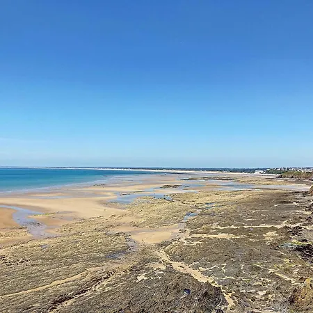 Maison De Plain-pied Avec Jardin, A 200m De La Et 400m Des Commerces - Fr-1-361-58 * Jullouville-les-Pins