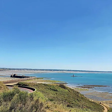 Maison De Plain-pied Avec Jardin, à 200m De La Et 400m Des Commerces - Fr-1-361-58 *