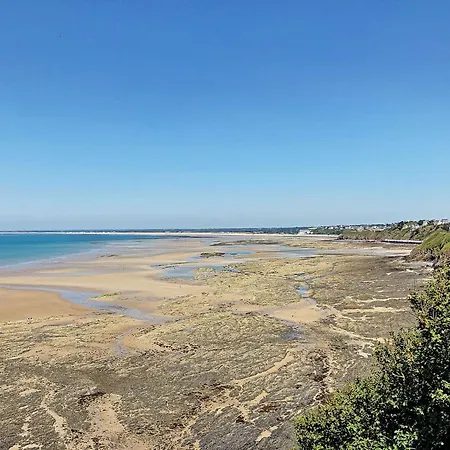 Maison De Plain-pied Avec Jardin, à 200m De La Et 400m Des Commerces - Fr-1-361-58 Casa de Férias