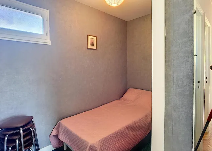 Maison De Plain-pied Avec Jardin, A 200m De La Et 400m Des Commerces - Fr-1-361-58 * Jullouville-les-Pins