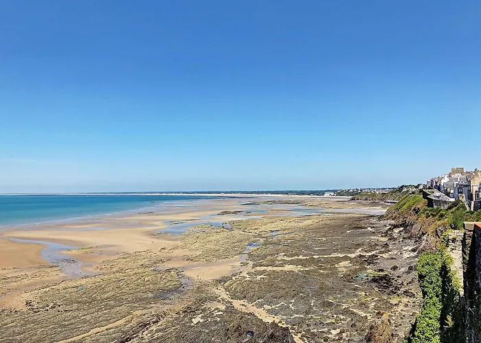 Maison De Plain-pied Avec Jardin, A 200m De La Et 400m Des Commerces - Fr-1-361-58 Casa vacanze